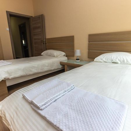Apartmani Bulevar Цетинє Екстер'єр фото