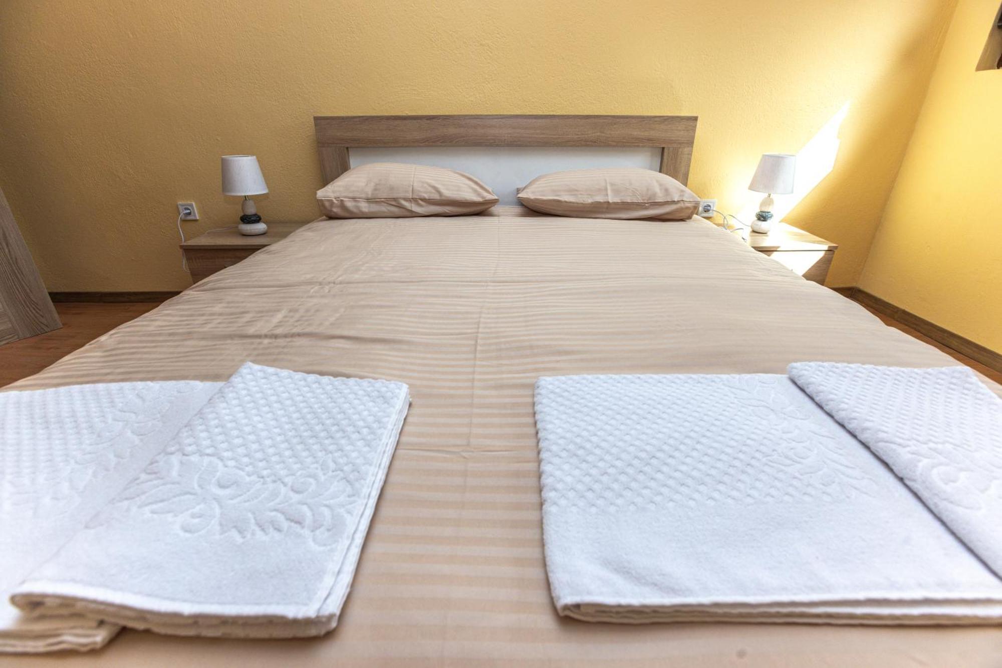Apartmani Bulevar Цетинє Екстер'єр фото