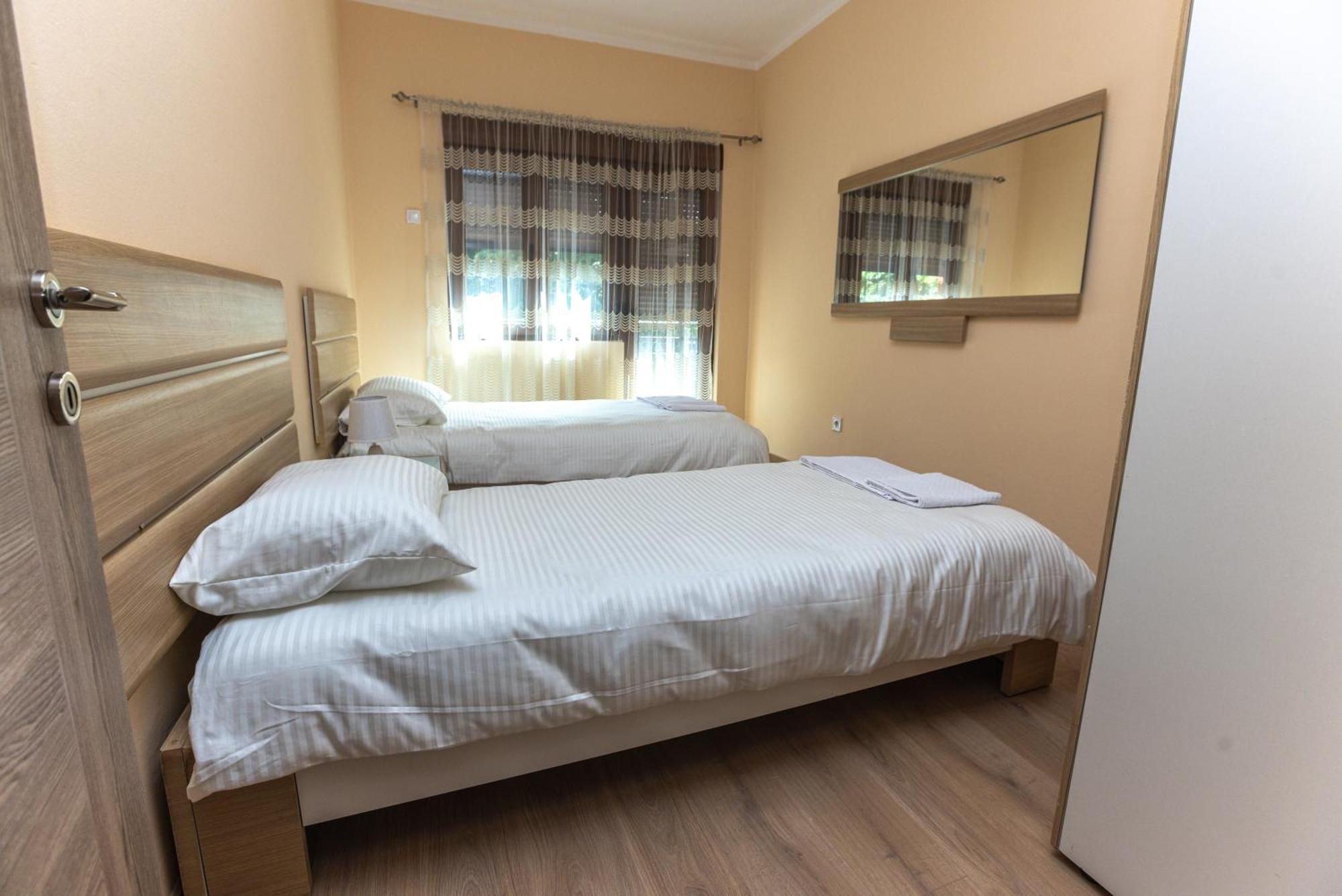 Apartmani Bulevar Цетинє Екстер'єр фото