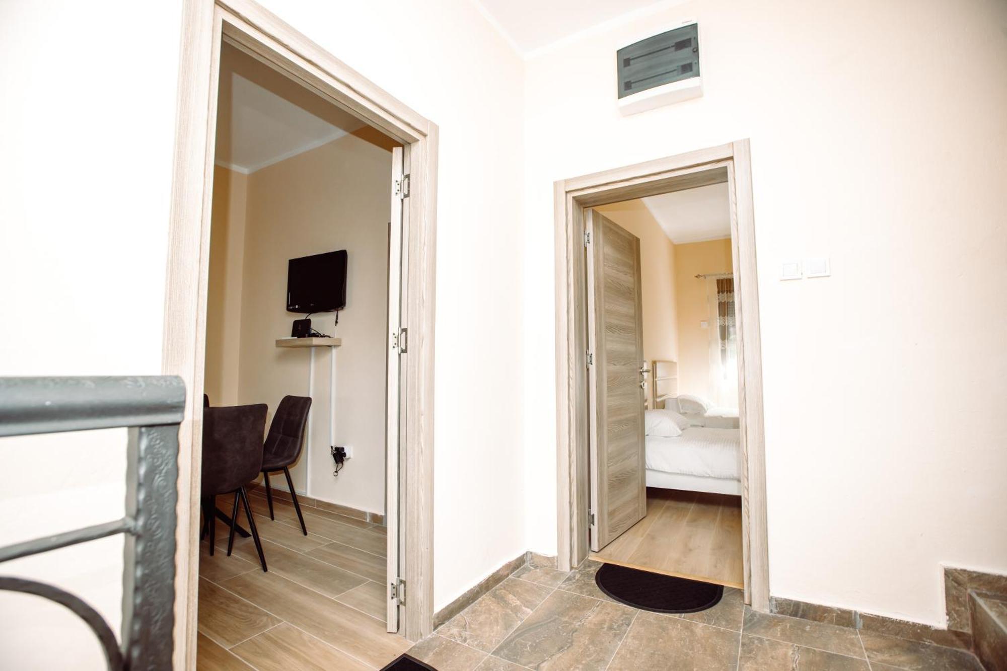Apartmani Bulevar Цетинє Екстер'єр фото