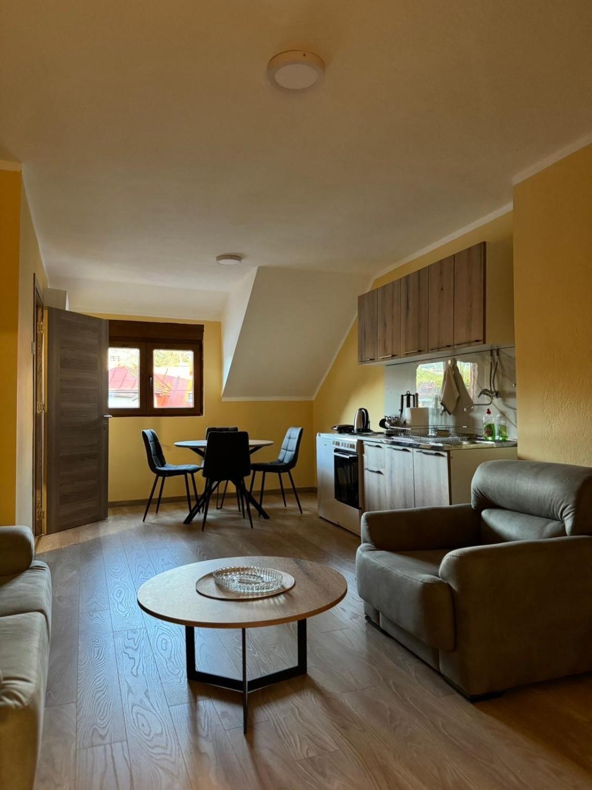 Apartmani Bulevar Цетинє Екстер'єр фото