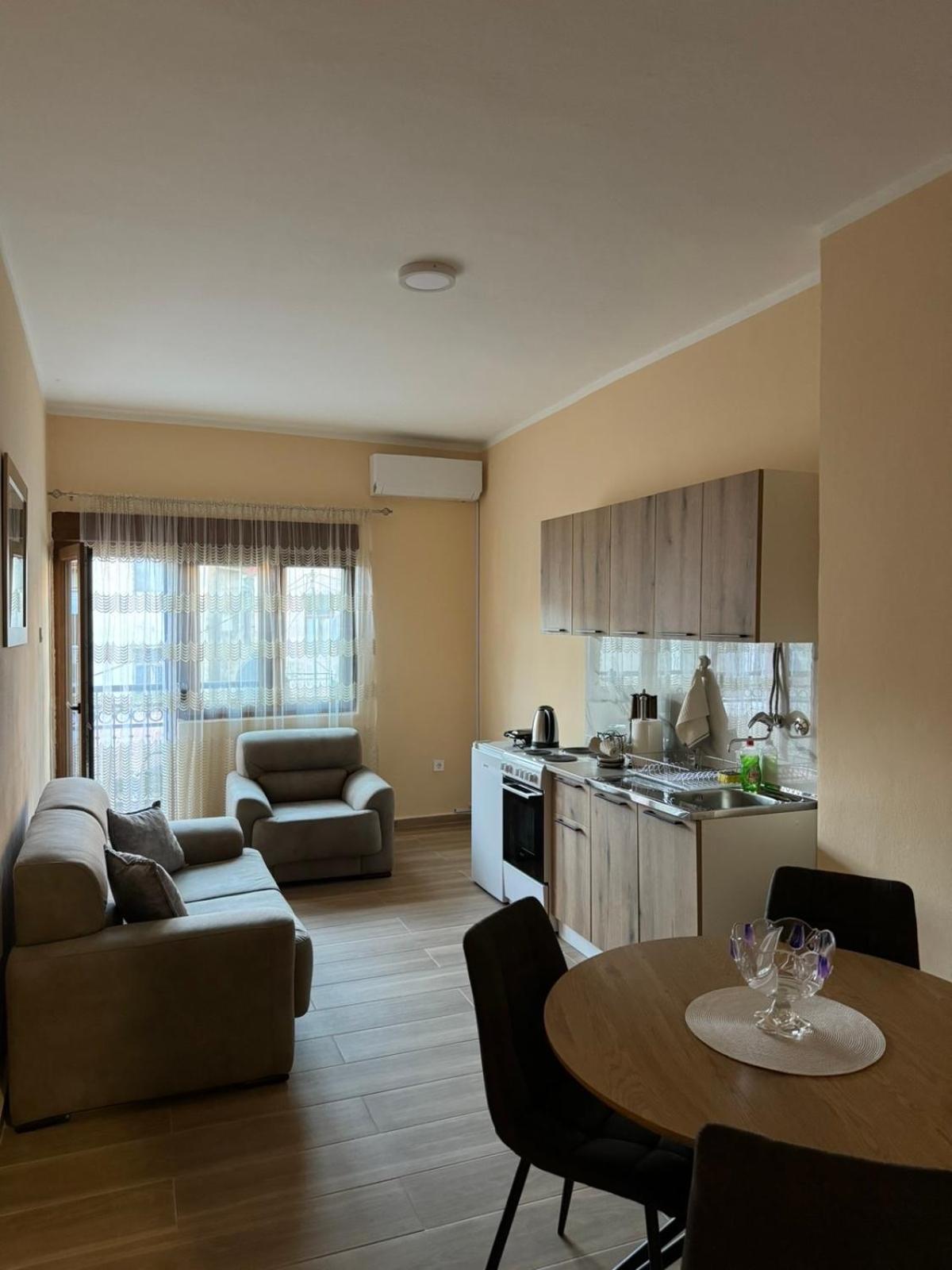 Apartmani Bulevar Цетинє Екстер'єр фото
