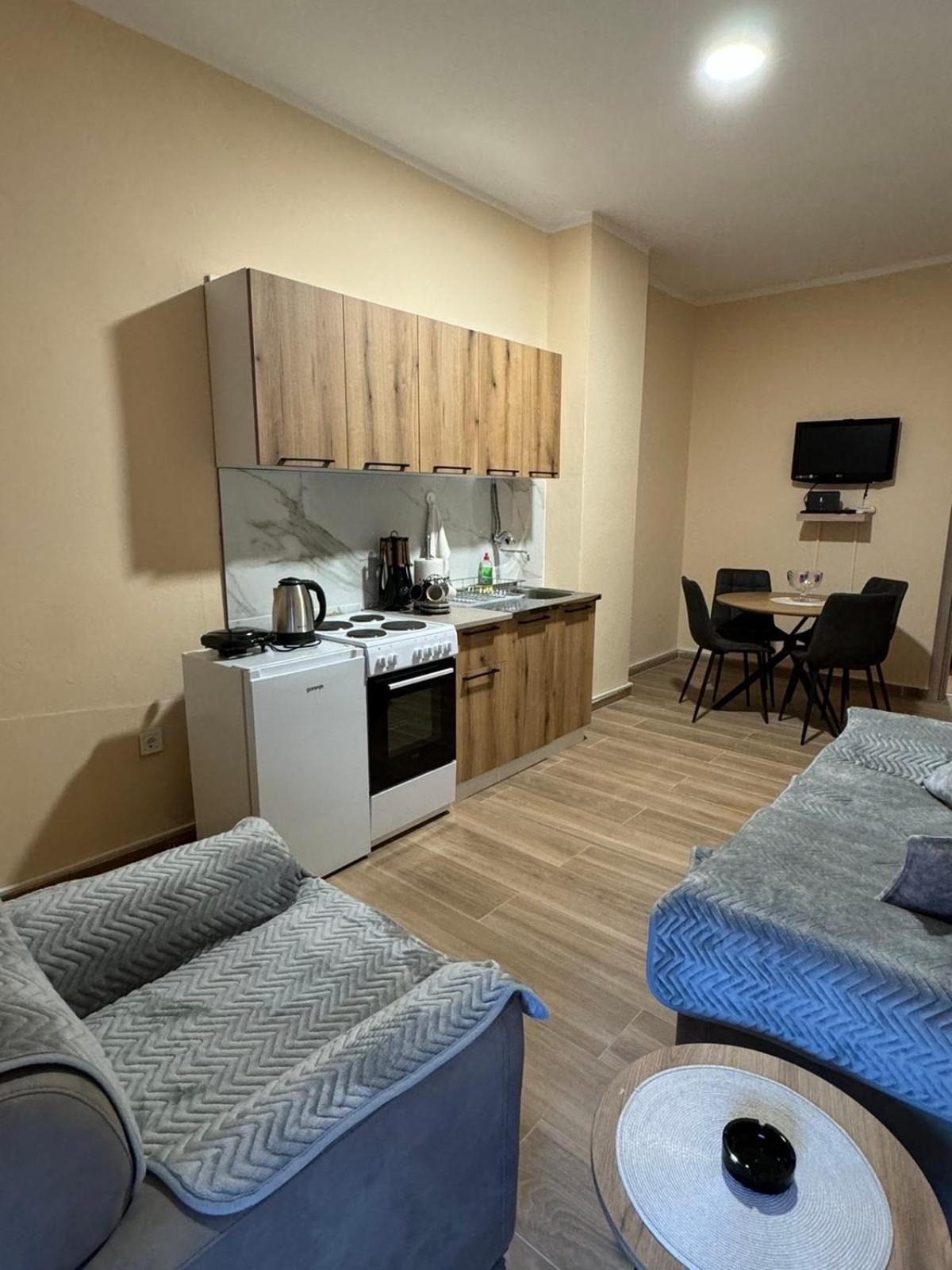 Apartmani Bulevar Цетинє Екстер'єр фото